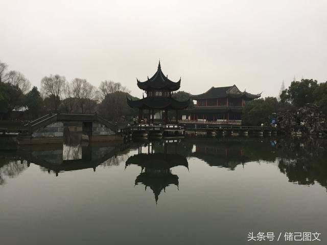 2016年，重庆老书法家李逸野，因不满丑书当道，专程写退书协声明